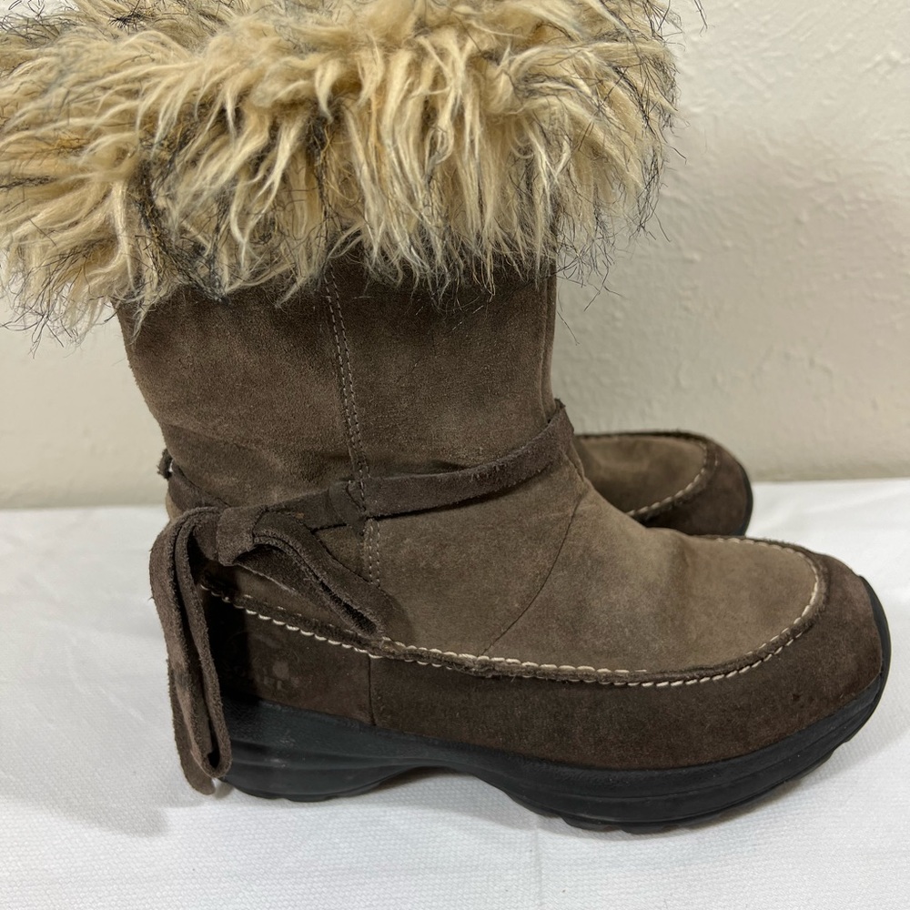 Sorel winter suede insulated boots size women’s 6